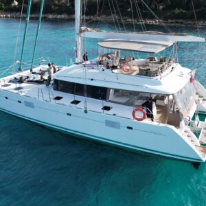 SOCIETE DE DAY-CHARTER AVEC LAGOON 560